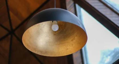 El aluminio y sus características únicas que lo hacen ideal para pantallas y spots 