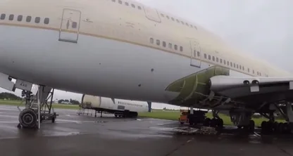 750 toneladas de aluminio: ¿cómo se convierte un viejo Boeing en un avión nuevo?