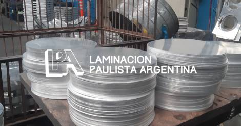 el-repujado-de-aluminio-se-utiliza-para-una-amplia-gama-de-productos