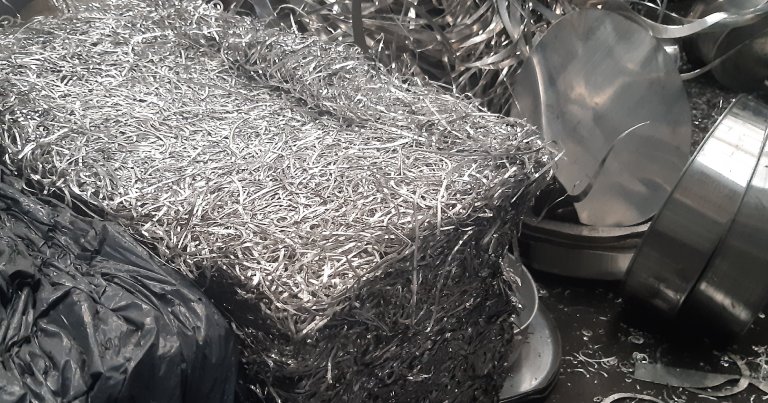 que-ventajas-tienen-los-envases-metálicos-en-la-cosmética